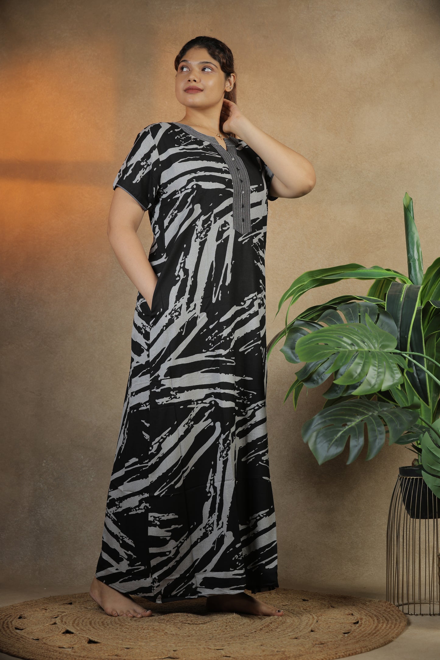 Jammies Haven Premium Alpine Nighty in Black | AC7167A2
