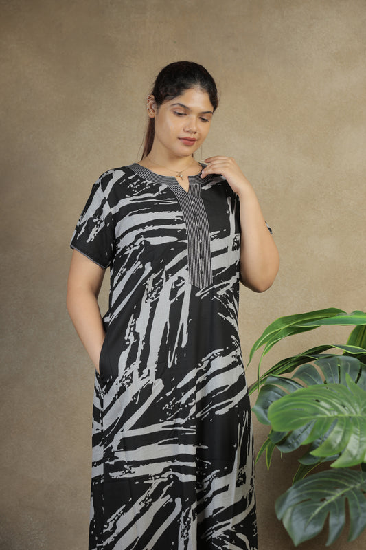 Jammies Haven Premium Alpine Nighty in Black | AC7167A2